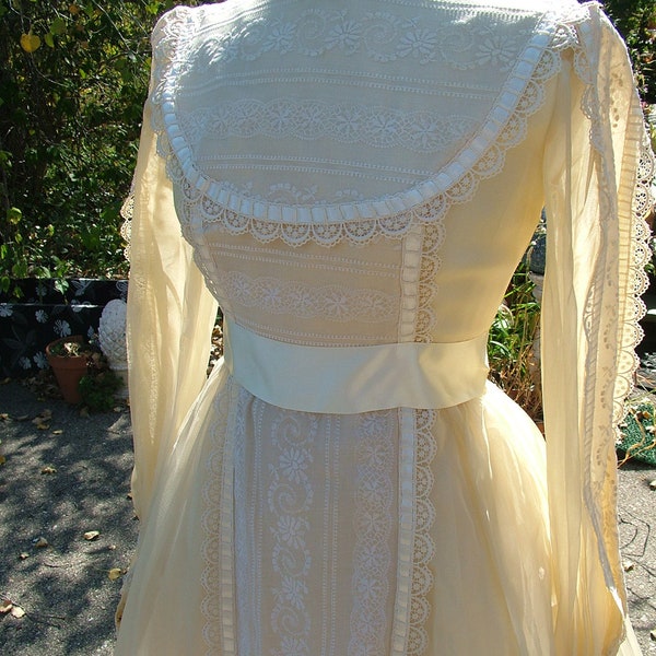 Wedding dress 1970s vintage hippie boho chioc prairie victorian style wedding gown
