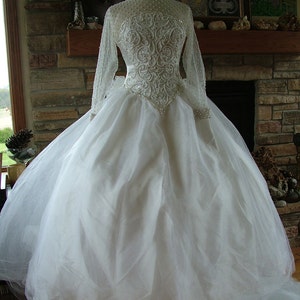 Wedding Dress Vintage Pearl Beaded Bridal Gown Ballgown Tulle Skirt ...