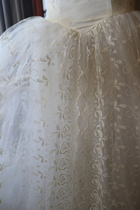 Vintage Antique 1950s embroidered lace tulle wedd… - image 9