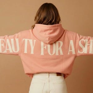 Schönheit für Asche, Hoodie mit Blockschrift