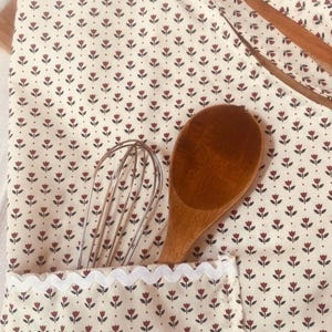 Handgemaakte cottagecore-schort met bloemen, kant en ruches, Franse boerderij-cottagestijl, keukencadeau