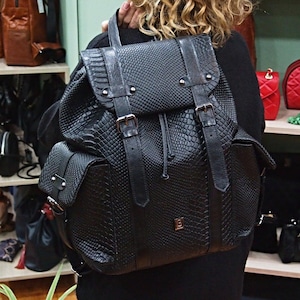 Sac à dos en cuir façon peau de serpent, sac à main pour femme en cuir de veau véritable, sac à main confortable XL, sac à dos élégant au quotidien, sac fait main de Grèce