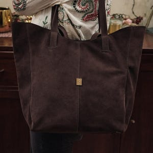 ギリシャ製、ハンドメイドの本スエードカーフスキントートバッグ、ゴンドラ型の大きな財布、ソフトなミニマリストショルダーバッグ、エレガントな4ストラップ財布