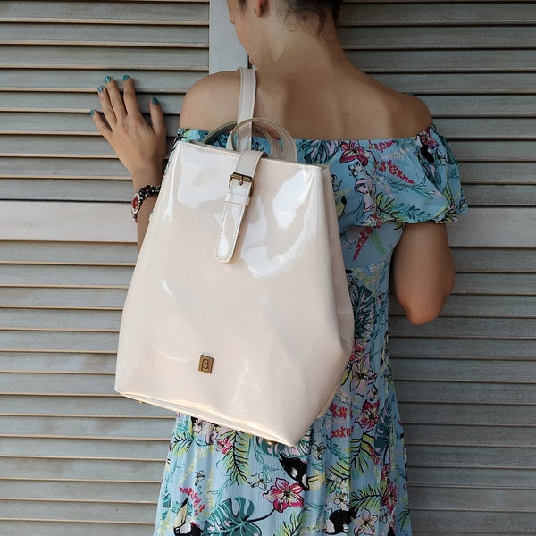 Sac à dos minimaliste en cuir PU verni, sac à dos élégant, sac à dos brillant, sac à dos en cuir végétalien de haute qualité, sac pour femme, sac de style tendance