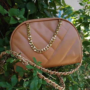 DIAMANTEN SIND EWIG Halbmond Echtleder Gesteppte Geldbörse, Elegante Frauen Crossbody Tasche, Wandelbare Schultertasche, Handtasche hergestellt in Griechenland