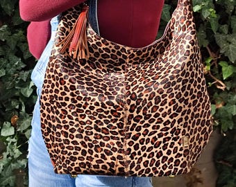Fourrure véritable dans un sac à bandoulière de style léopard, grand sac hobo, sac à main luxueux pour femme, sac fourre-tout en cuir, produit fait main de Grèce
