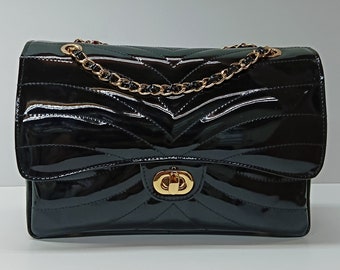 chanel black and gold purse chain