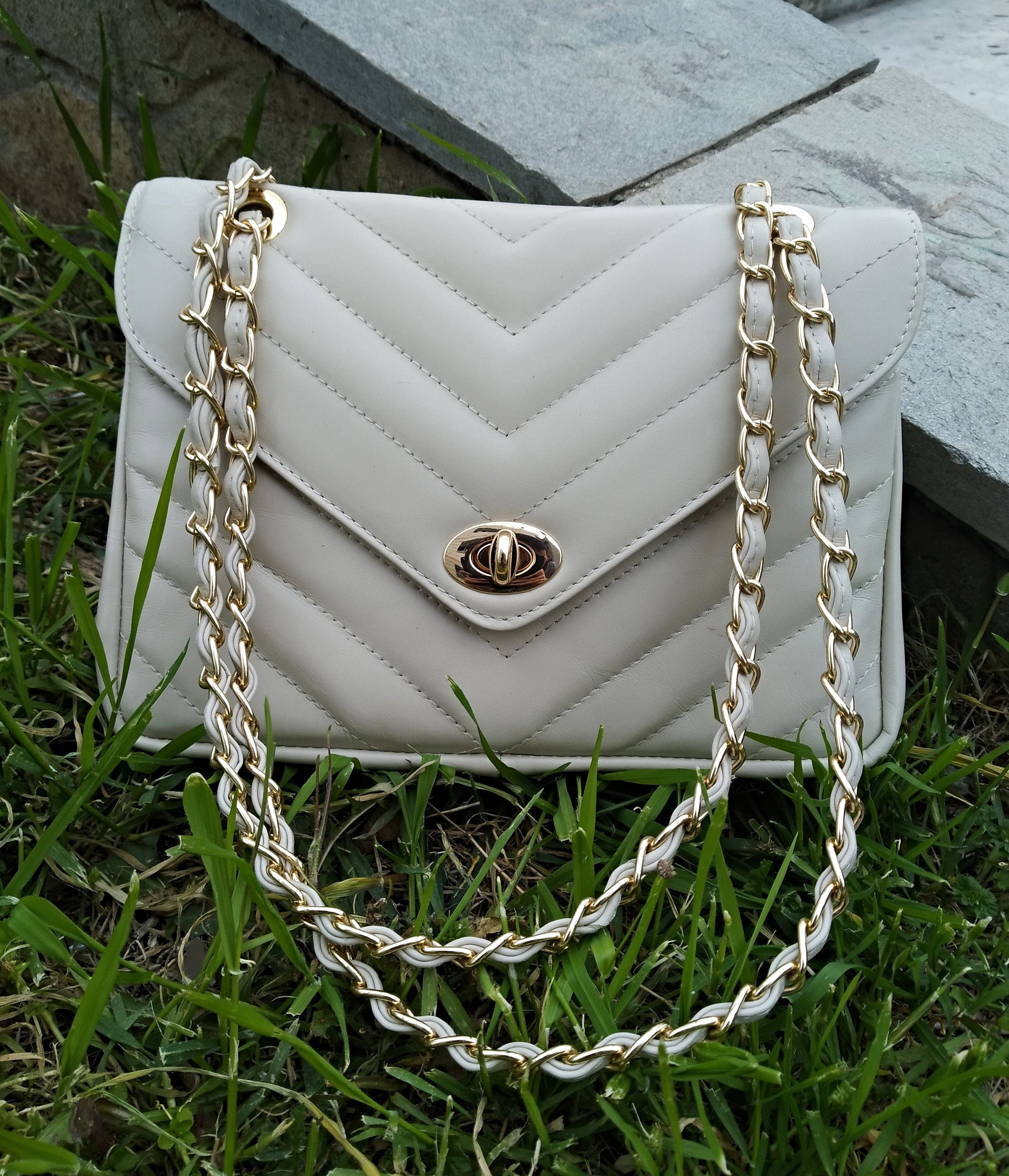 white chanel purse