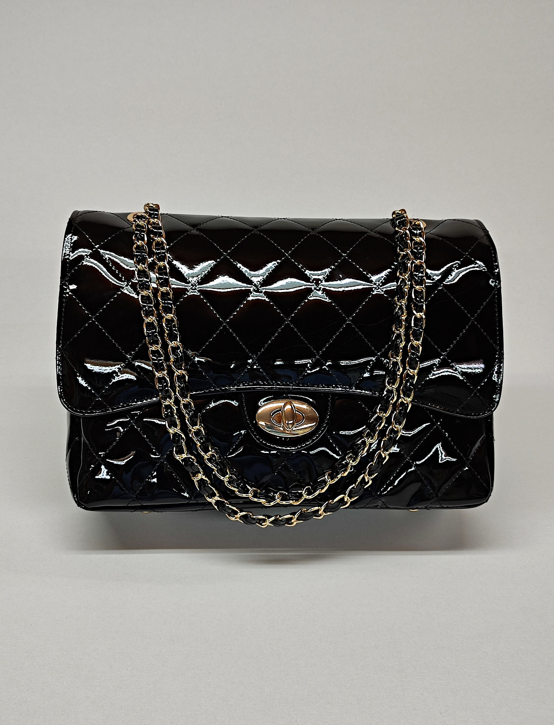 Chanel Black Quilted Patent Leather Jumbo Classic Double Flap Bag For Sale  at 1stDibs