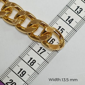 Peut inclure: Maillon de cha&icirc;ne en or de 13,5 mm de large, mesur&eacute; &agrave; l'aide d'une r&egrave;gle.