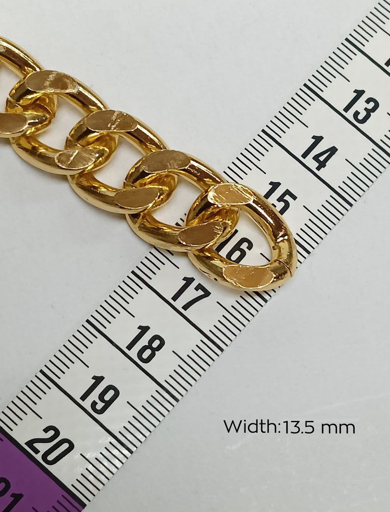 Peut inclure: Maillon de cha&icirc;ne en or de 13,5 mm de large, mesur&eacute; &agrave; l'aide d'une r&egrave;gle.