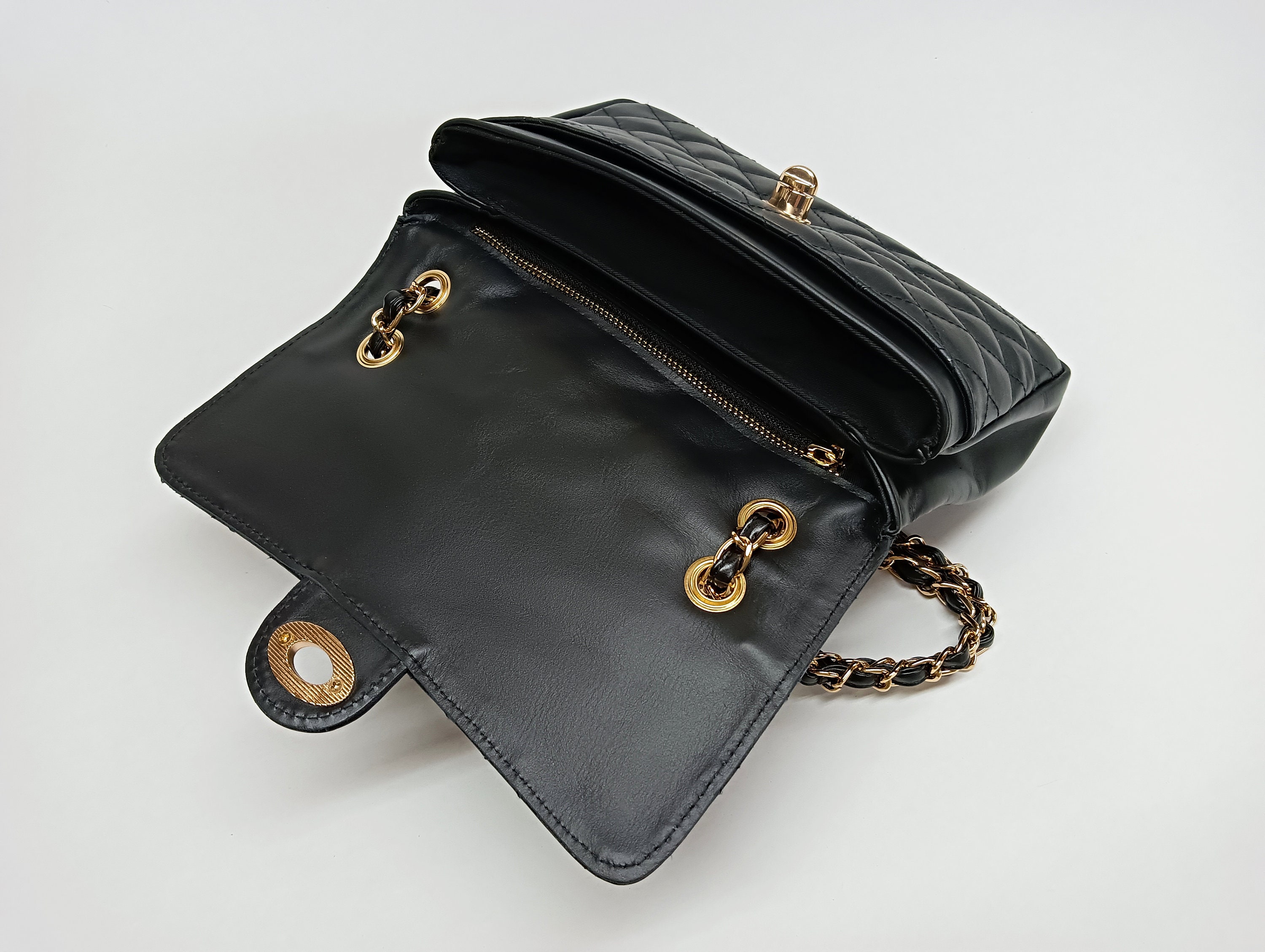 Classic Style Genuine Leather Shoulder Bag Capitone Elegant -  Hong Kong