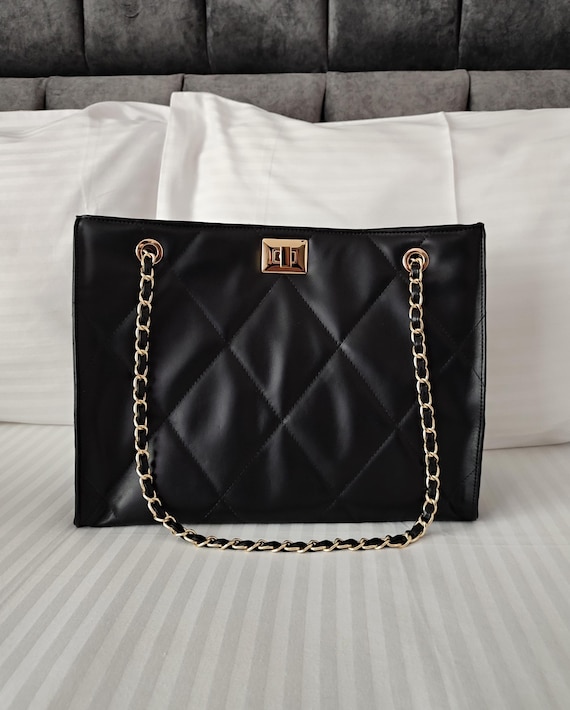 Quilted tote bag with chain strap shop
