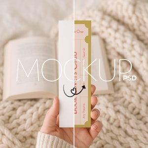 Maqueta de marcapáginas: plantilla PSD de tira de fotos de 2x6, mano sujetando marcapáginas