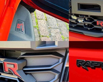 Inserciones en los estribos laterales, emblema R en la parrilla delantera y emblema R en la parte trasera del Ford Ranger Raptor de próxima generación (con relleno de fibra de carbono).