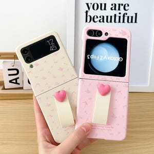 Fashion Floral Phone Case With Wristband For Samsung Galaxy Z Flip 6 5 4 3 Solid Color 3D Heart Cover