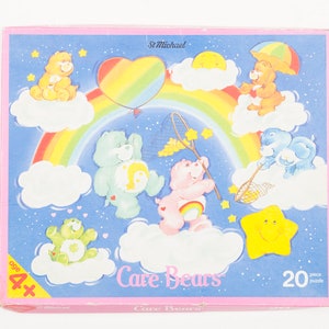 Może przedstawiać: 20-elementowa układanka z motywem Care Bears przedstawiająca tęczę, chmury i postaci Care Bears. Układanka jest przeznaczona dla dzieci w wieku od 4 lat.