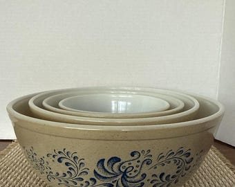 PYREX ホームステッド ミキシングボウル 4個セット タン/ブルー ネスト式 401、402、403、404。状態良好。