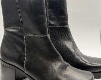 Vtg 90s Bass BLACK LEATHER Square Toe  High Heel Ankle Boots Size 10 - Cate