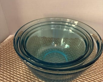 Vintage Green Glass Anchor Hocking Ovenware Mixing Bowl Set 1qt, 1.5qt, 2.5qt