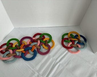 2 Vtg Handmade Interlocking Ring Circle Yarn Trivets Hot Pad Rainbow Yarn EUC