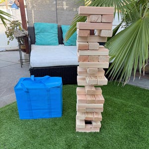 Riesen-Turmspiel: 45 Holzklötze, Spielsteine bis 1,5 m