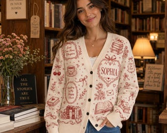 Cárdigan Bookish Coquette personalizado: nombre personalizado, suéter de punto rojo con estampado toile.