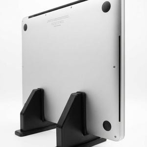 Soporte Vertical para Portátil y MacBook (Pack 2), Diseño Minimalista 3D con Fieltro Anti-Arañazos y Base Antideslizante