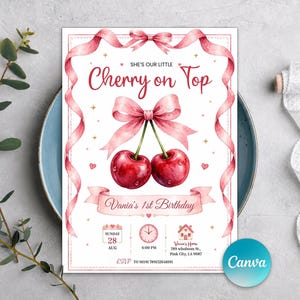 Op de afbeelding: Een rechthoekige verjaardagsuitnodigingskaart met een aquarelillustratie van twee rode kersen verbonden met een roze lint. De tekst luidt: She's our little Cherry on Top, Vania's 1st Birthday, Sunday 28 Aug, 6:00 PM, Vania's Home, 289 Wholsom St., Pink City, LA 0087.