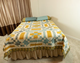 A Morris Garden Queen Size Quilt with Pillowcases