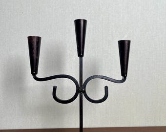 Candelabro sueco antiguo / Portavelas de hierro forjado