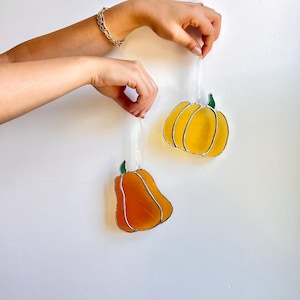 pumpkin decoration, fall decoration, halloween pumpkin stained glass, stained glass decoration,  stained glass pumpkin suncatcher