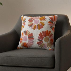 Fodera per cuscino decorativa Urbane Hide / tuftata a mano / Fodera per cuscino con motivo floreale a margherite multicolori / 45 x 45 cm / Federa in cotone