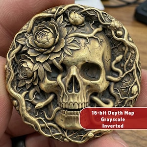 Puede incluir: Una moneda detallada de color bronce que presenta una calavera con serpientes entrelazadas. La calavera está rodeada de elementos florales. La moneda tiene el texto "16-bit Depth Map Grayscale Inverted" sobre un fondo rojo.
