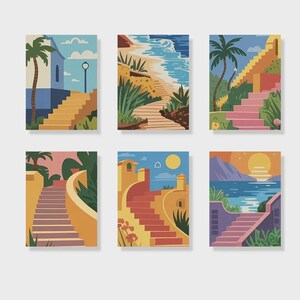 Peut inclure: Ensemble de six impressions d'art représentant des scènes côtières stylisées. Chaque impression présente une vue différente, avec des escaliers, des palmiers, des plages et des couchers de soleil, dans une palette de couleurs vives : jaunes, oranges, bleus et verts. Les impressions sont rectangulaires.