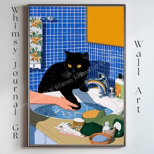 Può includere: Stampa artistica da parete incorniciata con un gatto nero in un lavandino del bagno. Il gatto interagisce con l'acqua, con una mano tesa. Lo sfondo presenta piastrelle blu, un quadrato giallo e il testo "Whimsy Journal GR" e "Wall Art".