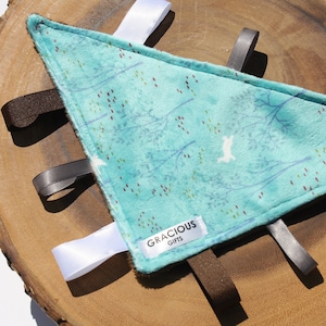 Thème de lapin et d’arbre Minky Tag Triangle Crinkle Toy Blanket