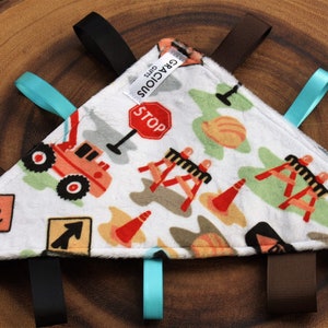Bauthema Minky Tag Triangle Crinkle Toy Blanket