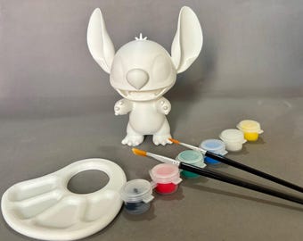 DIY Stitch Kit – 3D-figuur om te beschilderen met kwasten, verf en mini-palet – Verkrijgbaar in twee maten (11 cm / 14 cm)