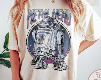 Divertente maglietta con R2D2 in versione metal, maglietta retrò con droide di Star Wars, t-shirt sarcastica con grafica robotica, regalo per la famiglia a tema Galaxy's Edge, abbigliamento per appassionati di fantascienza.