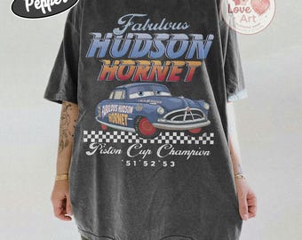 Vintage fantastisch shirt Hudson Hornet, Piston Cup Champion T-shirt, retro racewagen grafisch T-shirt, comfortkleuren wit Disney Cars fan cadeau