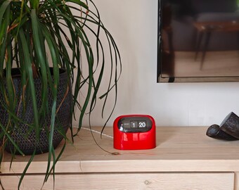 Seiko SD502 Flip Clock, Fully Restored, Red 1970s Space Age, Japan