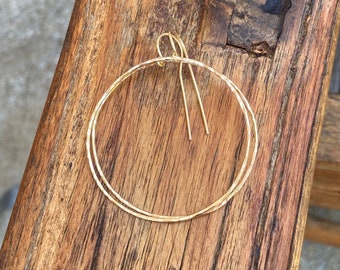 Créoles en or martelé, bijoux minimalistes