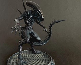 Hand-Painted Alien Statue | Resin Xenomorph Inspired Collectible | Sci-Fi Horror Display Model | Unique Fan Gift
