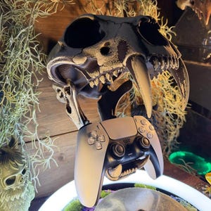 Thornmaw the Bonecracker – Wall Controller Holder | Dark Fantasy Gaming Decoration | Made in Germany