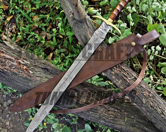 Espada vikinga de acero de Damasco hecha a mano con funda de cuero.
