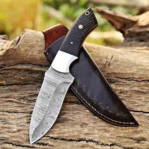 Handmade Damascus Steel Hunting Knife with Leather Sheath, Rose Wood Handle