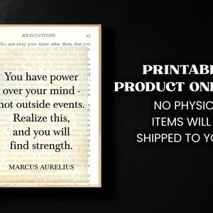 Puede incluir: Arte mural imprimible con una cita de Marco Aurelio en una p&aacute;gina de libro antiguo. La cita dice: "Tienes poder sobre tu mente, no sobre los acontecimientos externos. Date cuenta de esto y encontrar&aacute;s la fuerza."