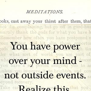 Puede incluir: P&aacute;gina de un libro antiguo con el t&iacute;tulo "MEDITATIONS" y el n&uacute;mero 25. El texto "You have power over your mind - not outside events. Realize this" est&aacute; escrito en negrita y en un color oscuro.