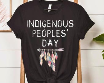 先住民族の日を記念したミニマルなTシャツ - あらゆる年齢層向けの部族の矢羽根デザイン